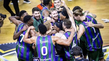 Una fiesta discreta con doble ofrecimiento para el Unicaja