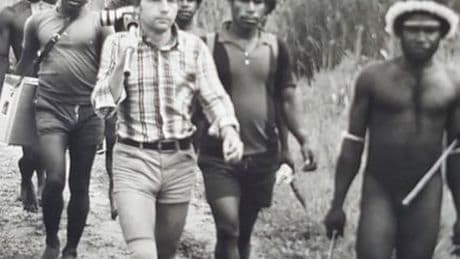 Bergvolk der Dani in Westneuguinea: Wie sich weiße Haut anfühlt