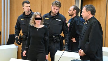 Trotz Verdachts auf Mordversuch - Linksextremistin bekommt Kunstpreis und 48.000 Euro