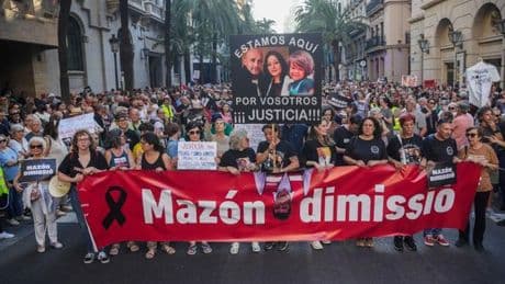 Miles de personas exigen la dimisión de Mazón en la séptima manifestación tras la dana