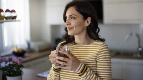 La infusión que ayuda a calmar los nervios de forma natural y a dormir