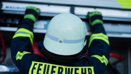 Brände: Fünf Menschen bei Brand verletzt - Wohnhaus unbewohnbar