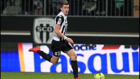 El Valencia negocia el fichaje del centrocampista Baptiste Santamaria