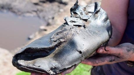 Descubren zapatos romanos gigantes de hace 2.000 años en Inglaterra