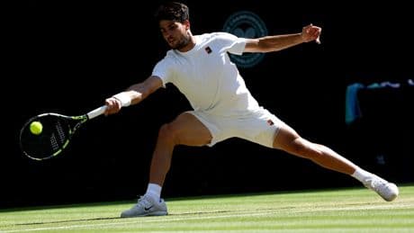Carlos Alcaraz gaat zondag in finale voor hattrick Wimbledon-zeges tegen Jannik Sinner of Novak Djokovic