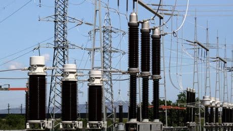 El apagón fuerza a la CNMC a adelantar el nuevo mercado de tensión de red, ideado en 2023 por el exceso de renovables