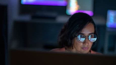La precariedad laboral es el flanco débil de la ciberseguridad: “No puedes pedir un arquitecto y luego pagarle como a un albañil”