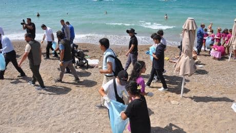 Mersin'de sahil ve deniz dibi temizliği