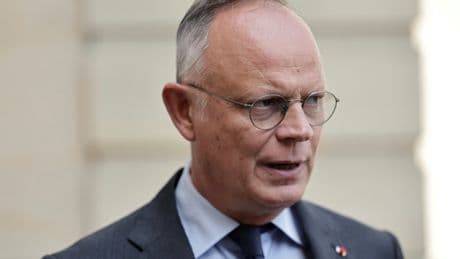 Une lanceuse d'alerte, qui accuse Edouard Philippe de détournement de fonds publics, saisit un juge d'instruction
