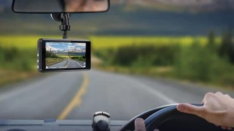 Filmez tous vos moments en voiture avec cette caméra embarquée dashcam