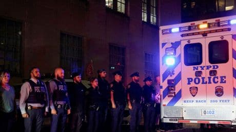 Sparatoria a Manhattan, cinque morti al 345 di Park Avenue. Tra le vittime anche un agente di polizia