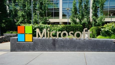 Microsoft destinará "decenas de miles de millones" anuales a ampliar sus centros de datos en Europa