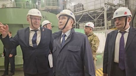 Putin shows no sign of agreeing to ceasefire with rare visit to the frontline