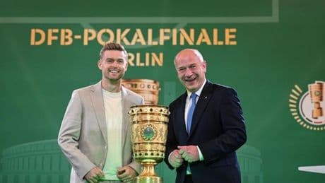 Der DFB-Pokal ist in Berlin angekommen – hier können Sie ihn sehen