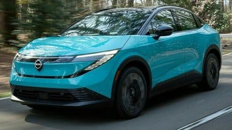 Nissan, arriva la nuova Leaf: calano le dimensioni, migliorano spazio e autonomia