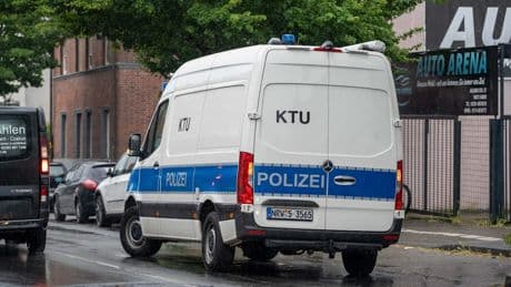 Messerangriff nachts in Hamm - Mann (30) im Streit vor Bar niedergestochen