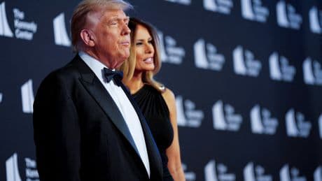 Abucheos y aplausos para Trump en el estreno del musical ‘Los miserables’ en el Kennedy Center