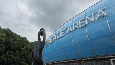 Anoeta es 'Reale Arena' en el exterior, pese a haberse terminado el contrato de patrocinio, pero ya no en el interior