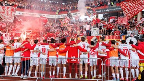 Köln-Party mit den Fans - So emotional war der Sieg für die Funkel-Stars