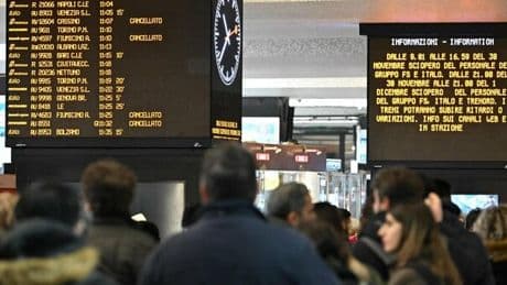 Sciopero, maggio nero per i trasporti: 30 stop in tutta Italia. A rischio treni, bus e aerei. Ecco il calendario completo
