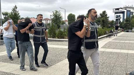 200 bin liralık alkol çaldılar: "Hepsini içtik"
