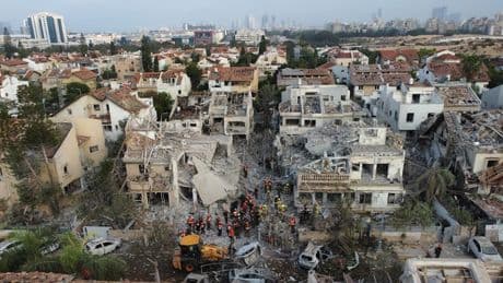 Mullahs greifen Israel an - Iran-Raketen töten 5 Menschen, mehr als 80 Verletzte