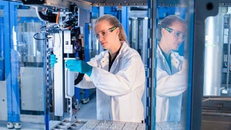 Chemie: Covestro kürzt Ausblick nach Ergebniseinbruch