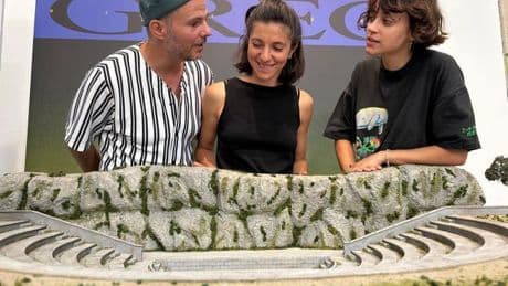 Maire y Yoann Bourgeois y Pomme inauguran el Grec con 'Le petit cirque', una mirada poética al ciclo de la vida