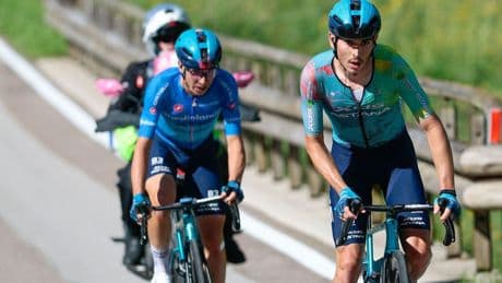 Doldwaze Giro-rit: verhoudingen in klassement gaan op de schop, terwijl Astana showtje opvoert