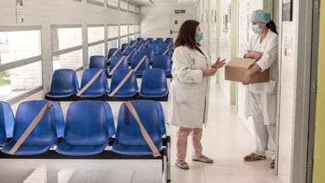 España construye decenas de centros de salud a pesar de la falta de médicos: ¿cómo piensan llenarlos?