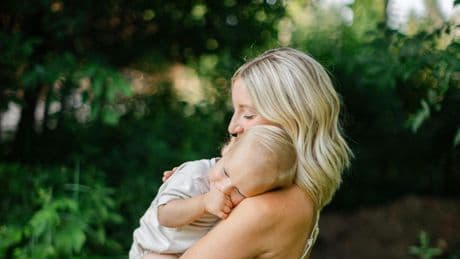 El síndrome de las 'sad beige moms': la obsesión monocolor que las madres millennial usan en la crianza de sus hijos