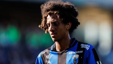 Feyenoord huurt Zweedse verdediger Jeng van Reims, Carranza en Mitchell vertrekken