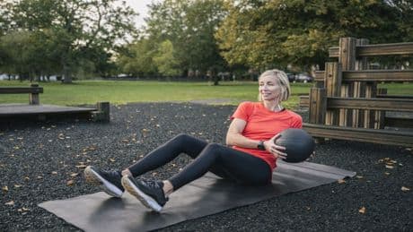 Mit 70 fit wie mit 30: Professor verrät, was wir in welchem Alter trainieren sollten