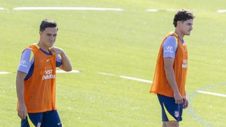 Raspadori se integra junto a Baena, Julián y Sorloth