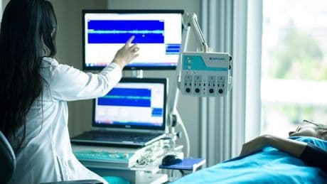 Los médicos de Sevilla se unen a la huelga contra el Ministerio por sus jornadas "inhumanas": "Lideramos la tasa de suicidios"