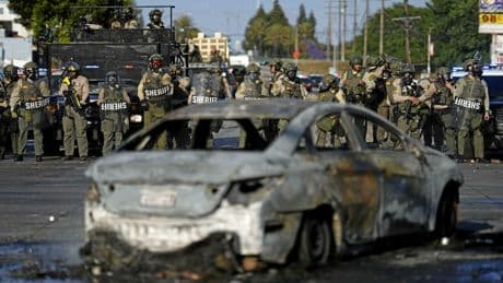 Los Angeles : Trump déploie 2 000 soldats après des émeutes anti-expulsions