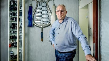 Willo (67) kocht een lyra op de rommelmarkt: ’M’n zoon zei dat ik spijt zou krijgen als ik het niet zou kopen’