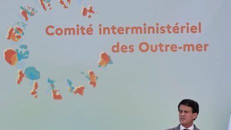 Outre-mer : Manuel Valls annonce l’adoption de trois décrets pour lutter contre la vie chère