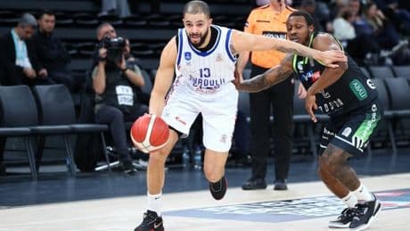 Anadolu Efes'e kendi evinde çelme!