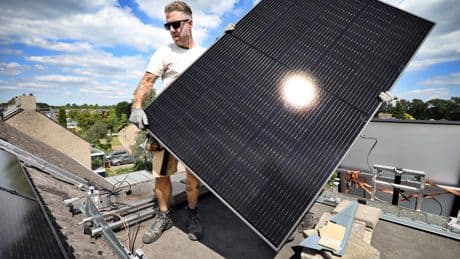 Terugleverkosten zonnepanelen jagen energierekening verder op: eigenaren betalen tot 1000 euro per jaar meer