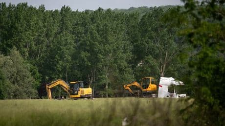 Emile Louis: un gendarme meurt percuté par un engin de chantier lors des fouilles sur le "cimetière" du tueur en série