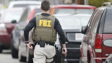 Raid dell’Fbi a casa di un ex consigliere di Trump