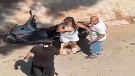 Kızını bıçakla kovalayan anne gözaltına alındı