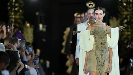 Juana Martín arrasa con su 'Fervor' en París: Alta Costura para soñar con la Semana Santa andaluza