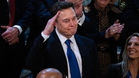 Musk zegt weer '24/7' bezig te zijn met zijn bedrijven
