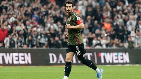Necip Uysal 274 gün sonra forma giydi