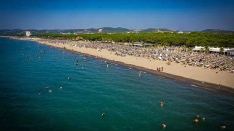 Simon Calder reveals 'gorgeous' autumn destination where prices are '1990s levels'