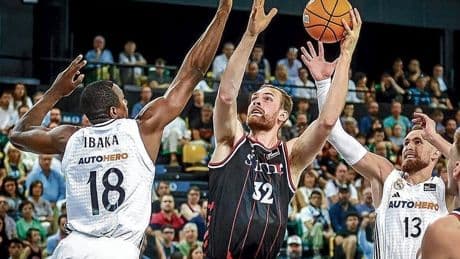 El gran salto de Hlinason: el pívot islandés del Bilbao Basket está a un rebote de los mil en ACB