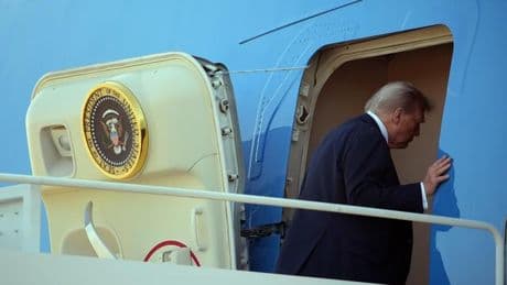 Ukraine-Gipfel in Alaska: Donald Trump zu Treffen mit Wladimir Putin aufgebrochen
