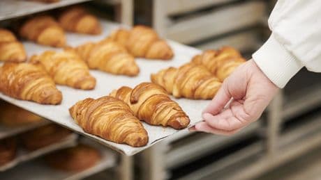 1er Mai : boulangeries, fleuristes, commerces... quels magasins restent ouverts en ce jour férié ?